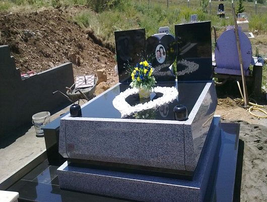 Değişik Özel Tasarım Mezar Modelleri